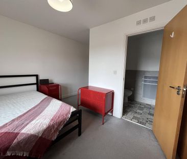 2 bedroom flat to rent - Photo 5