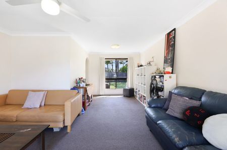 31 Lakeridge Drive, Varsity Lakes QLD 4227 - House For Rent | Domain - Photo 3