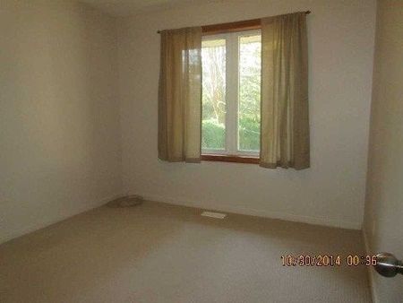 For Lease - 416 Lees Lane, Oakville, Ontario - Photo 3