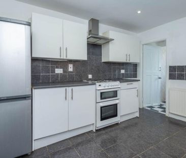 4 bedroom terraced house to rent - Photo 3