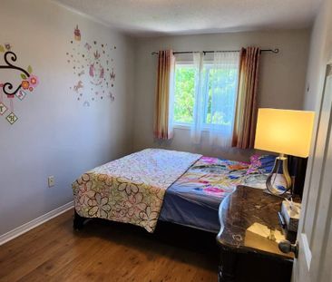 For Lease - 3252 Equestrian Crescent, Mississauga, Ontario - Photo 5