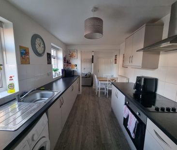 4 bedroom terraced house to rent - Photo 4