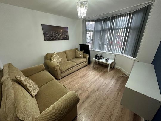 5 bedroom end of terrace house to rent - Photo 1