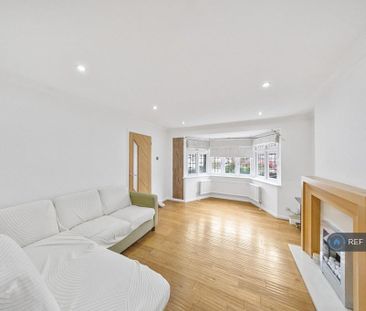 4 bedroom semi-detached house to rent - Photo 3