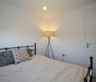 3 bedroom semi-detached house to rent - Photo 6