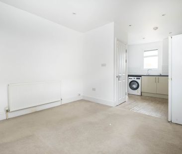 3 bedroom maisonette to rent - Photo 4