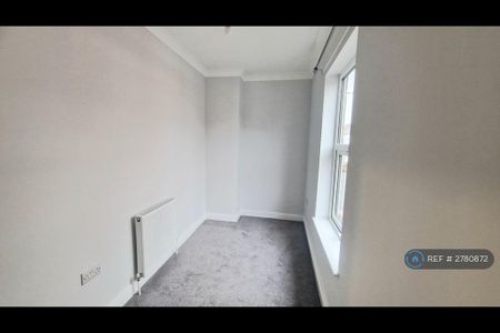 2 bedroom semi-detached house to rent - Photo 4