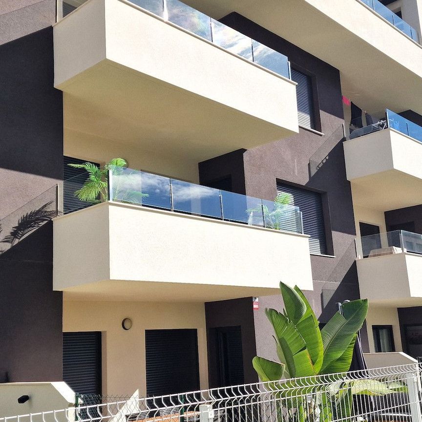 Apartamento de alquiler en Calle Gigantes y Cabezudos, 10, Villamartín - Las Filipinas - Photo 1