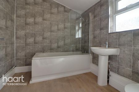 3 bedroom end of terrace house to rent - Photo 5