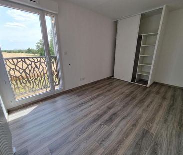 Location Appartement 4 pièces 72m² NOTRE DAME D OE 37390 - Photo 4