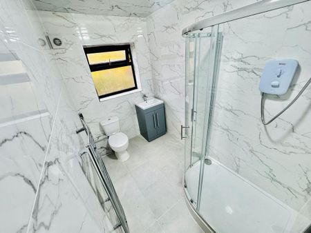 1 bedroom in a flat share to rent - Photo 5