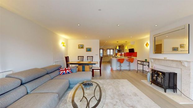 4 bedroom terraced house to rent - Photo 1