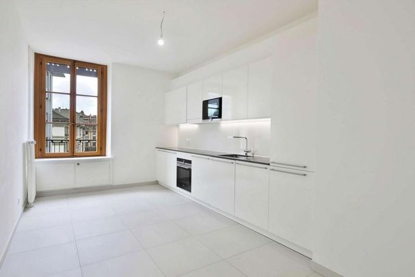Appartement avec cachet donnant sur la rue du Rhône - Photo 1