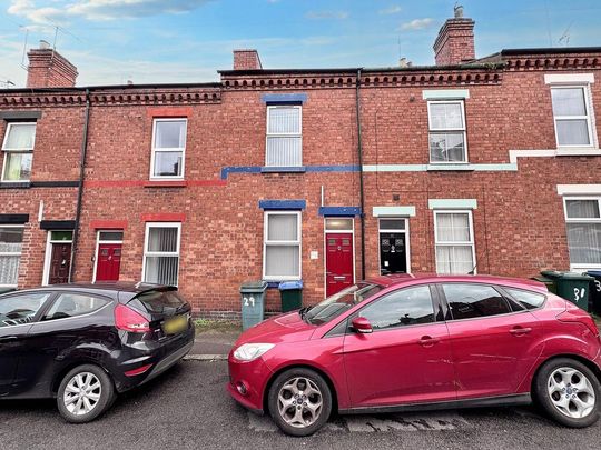 1 bedroom in a house share to rent - Photo 1