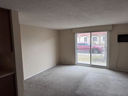 Cozy 2-Bedroom Apartment on Gordon Drive - Photo 5