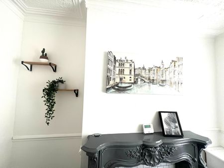 Room in a Shared House, Salford, M6 - Photo 3