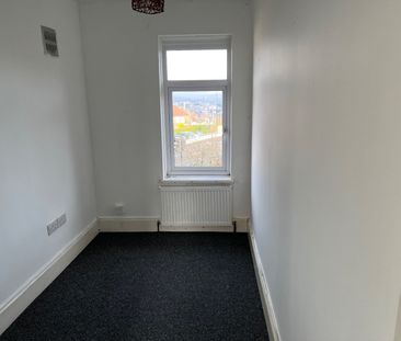 3 Bed Semi-Detached House, Daresbury Road, S2 - Photo 3