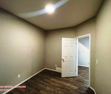 UPPER 5730 Cautley Crescent Southwest - Photo 4