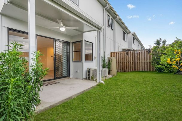 For Lease: Low-Maintenance Townhome in a Convenient Raceview Location! - Photo 1