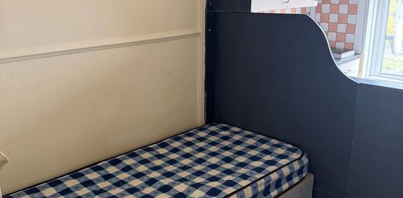 Room in a Shared House, Stuart Crescent, N22 - Photo 2