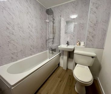 2 bedroom end of terrace house to rent - Photo 6