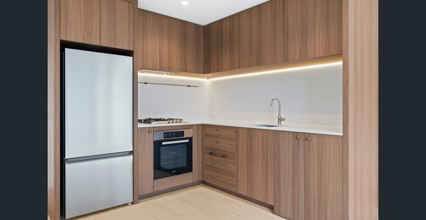 Premium Two-Bedroom Apartment in Brand New Queensbridge Tower - Photo 1