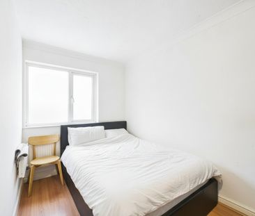 1 bedroom Flat in Allington Close, - Photo 1