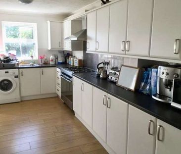 Tyrrell Square Room 6 - Photo 5