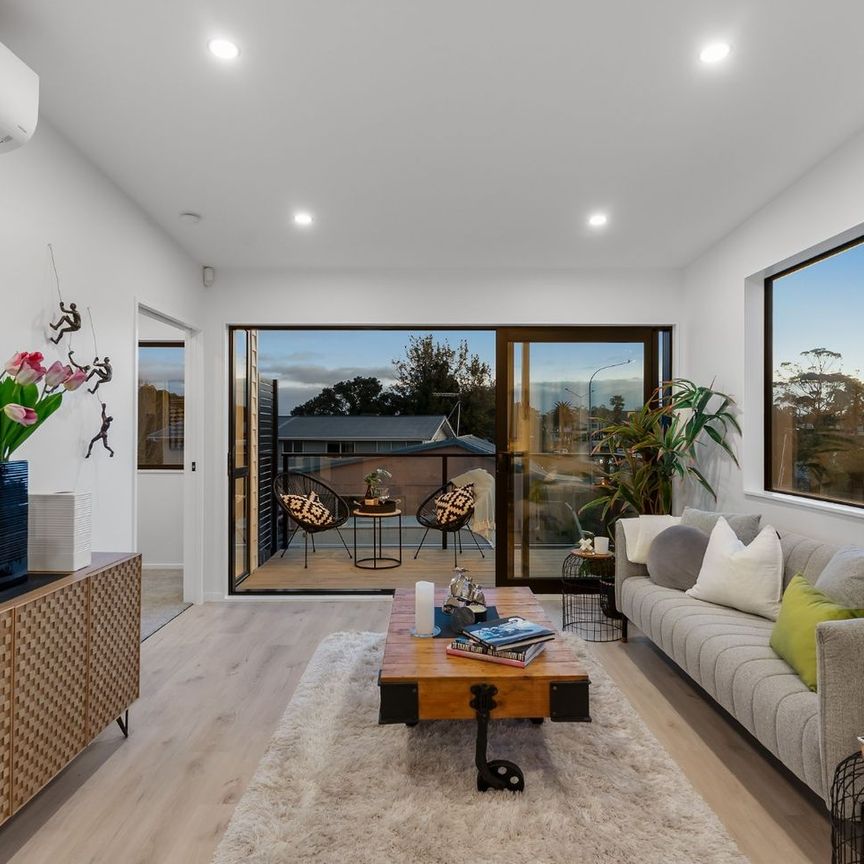 Elegant Beachside Residence in Manly - Photo 1