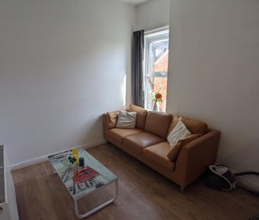 3 bedroom flat to rent - Photo 6