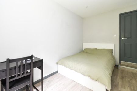 6 bedroom semi-detached house to rent - Photo 3