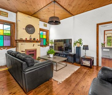 66 Valencia Street, Mayfield NSW 2304 - House For Rent | Domain - Photo 2