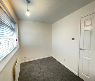 2 bedroom Semi-Detached House to let - Photo 3
