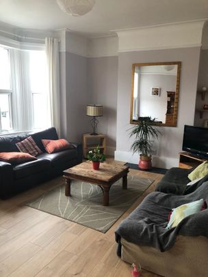 3 Bed Flat, Tooting, SW17 - Photo 1