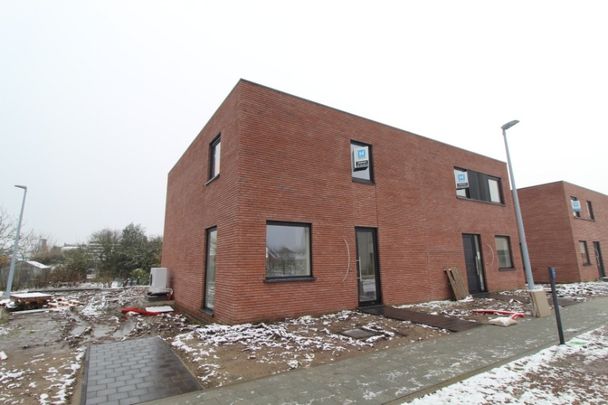 Energiezuinige nieuwbouwwoning te huur in rustige wijk te Sijsele - Photo 1