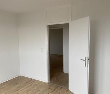 *Frisch renovierte 3-Zimmerwohnung mit Balkon und toller Aussicht* - Photo 4