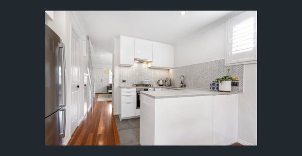 Low-Maintenance, Light-Filled Townhouse in the Heart of Richmond - Photo 1