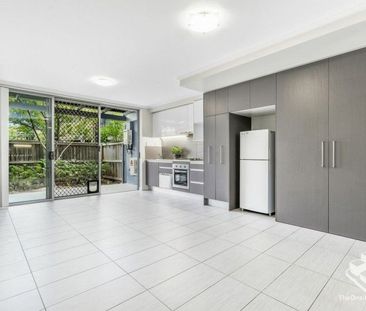 Large Studio unit with open Living area and courtyard - Photo 2