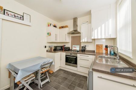 3 bedroom terraced house to rent - Photo 4
