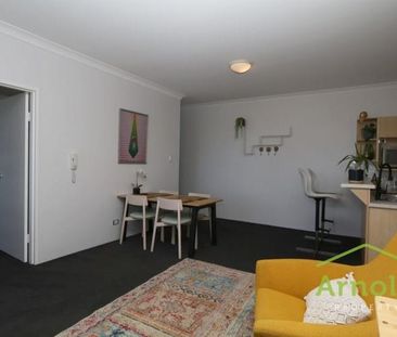 FURNISHED UNIT - NEWCASTLE CBD - Photo 4