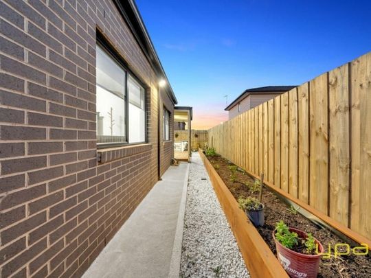 5 Respect Avenue, CLYDE NORTH - Photo 1