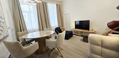 Koffer packen & einziehen: Stilvoll möblierte Altbauwohnung mit neuer Einbauküche - Photo 2