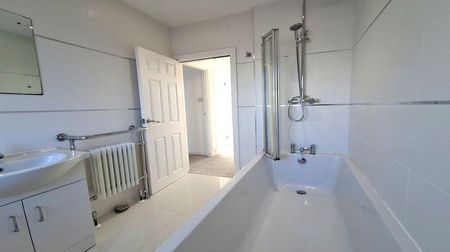 3 bedroom terraced house to rent - Photo 3