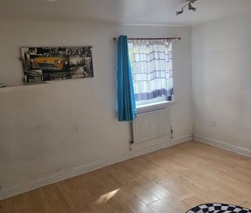 1 Bed Flat, Stanley Road, HA2 - Photo 6