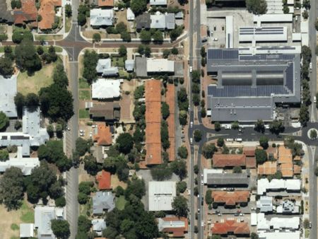 Tranquil Living in Prime Nedlands Location - Photo 3