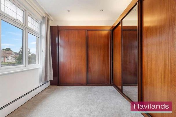 Broad Walk, London, N21 - Photo 1