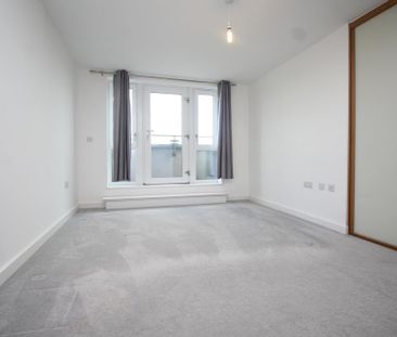 2 bedroom penthouse to rent - Photo 2