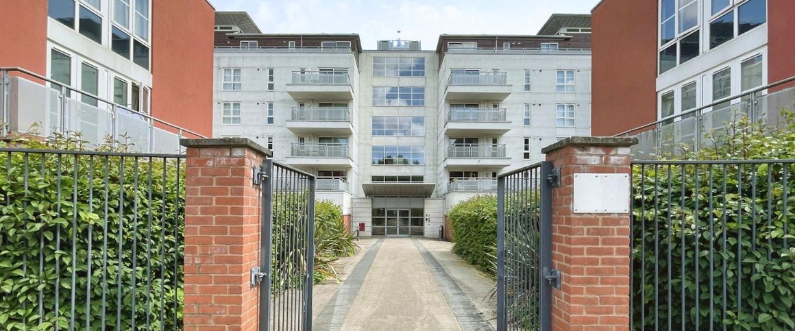 2 bed flat to rent in Watkin Road, Leicester - Photo 1