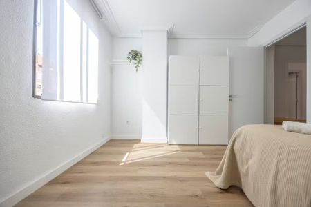 Carrer de Dolores Alcaide, Valencia, Valencian Community 46007 - Photo 2