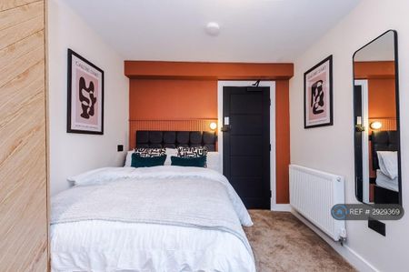 1 bedroom in a house share to rent - Photo 2